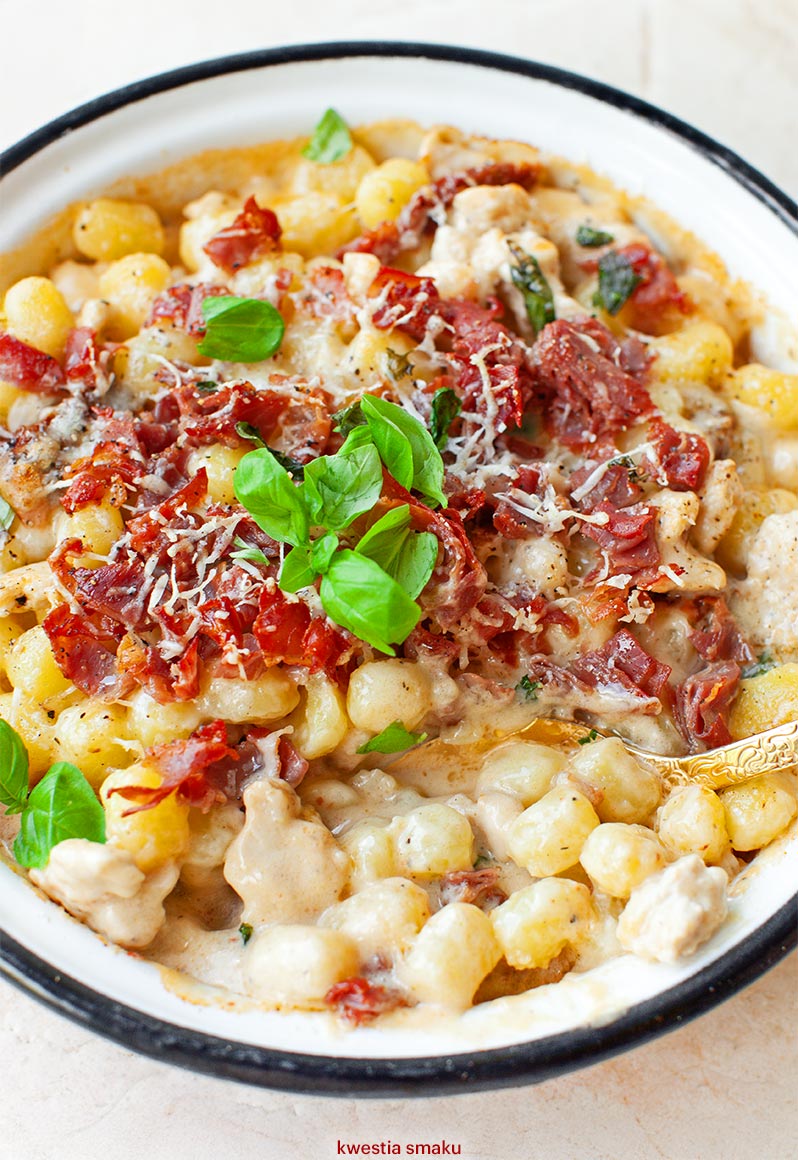 Gnocchi z kurczakiem i suszonymi pomidorami
