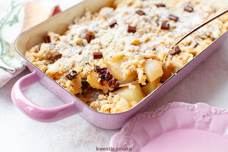 Gruszki pod kruszonką z czekoladą