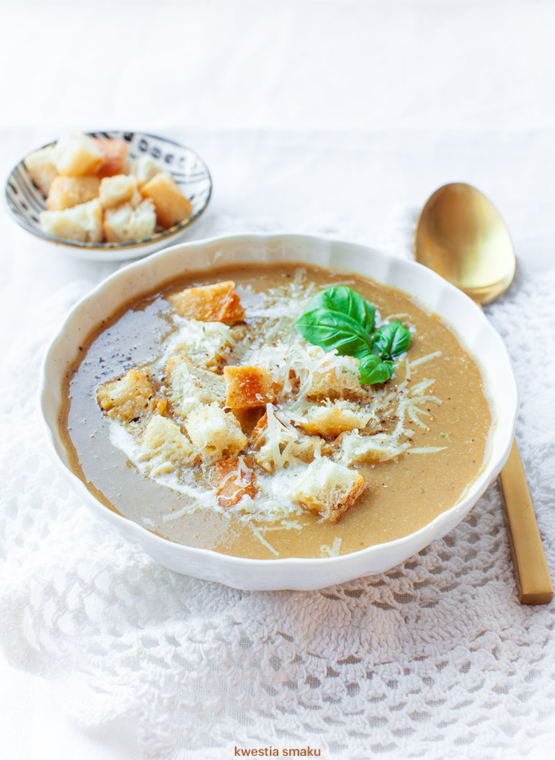 Grzybowa z grzankami