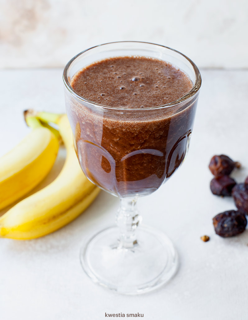 Kakaowe smoothie z daktylami