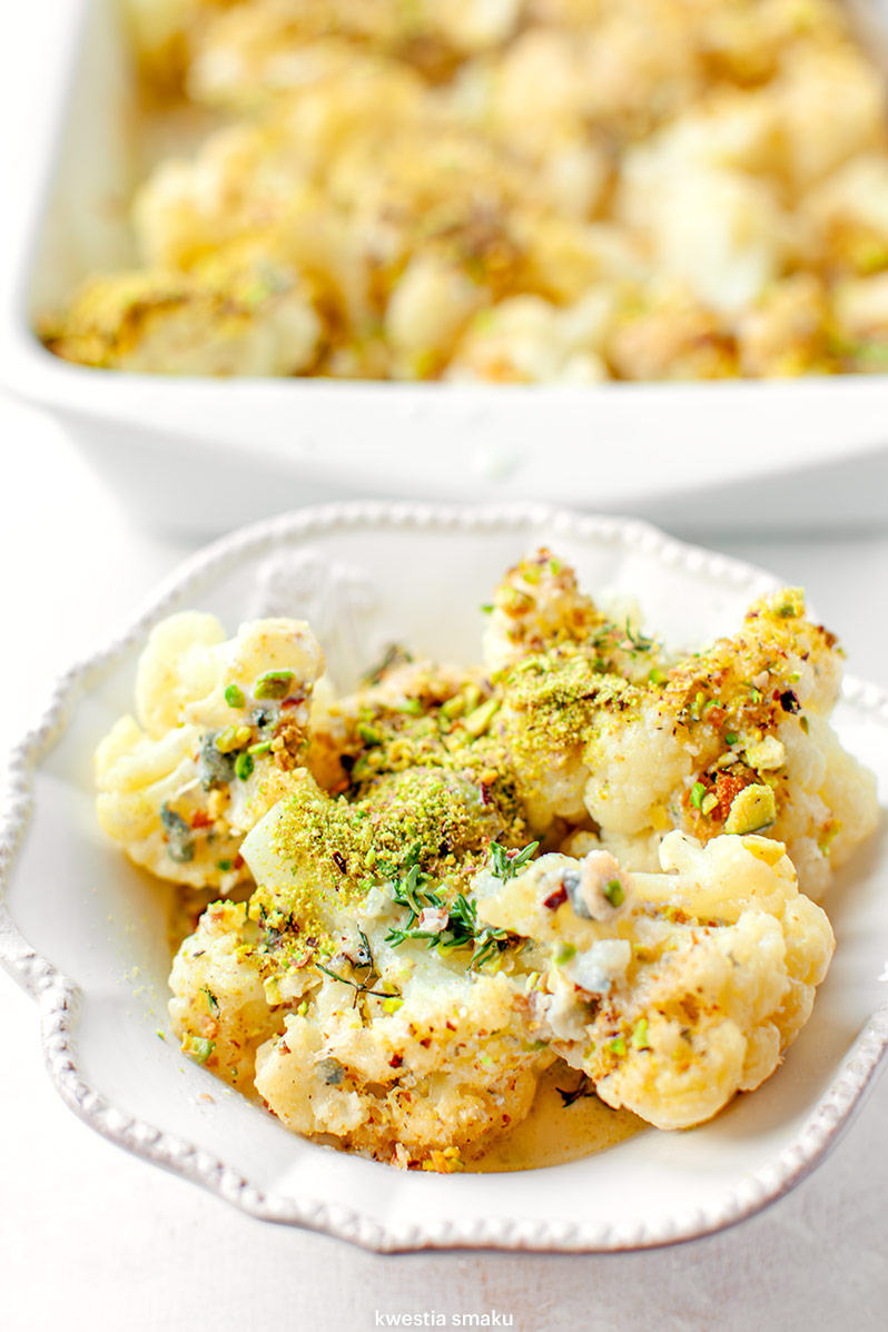 Kalafior zapiekany z gorgonzolą i pistacjami