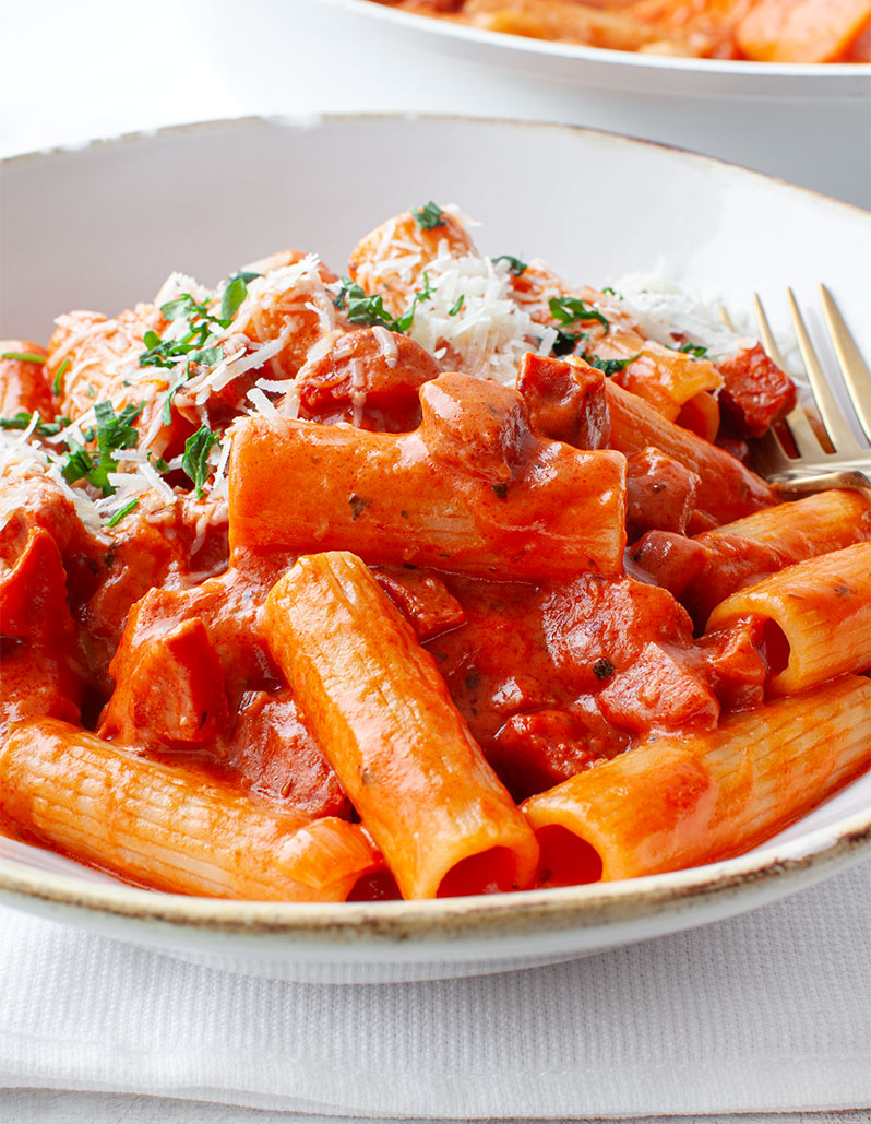 Makaron z chorizo i kremowym sosem pomidorowym