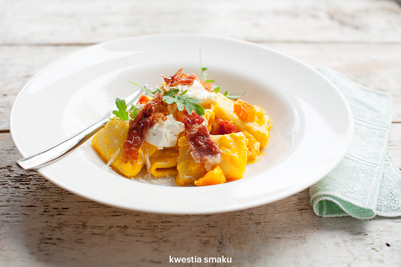 Makaron z dynią, szynką parmeńską i ricottą