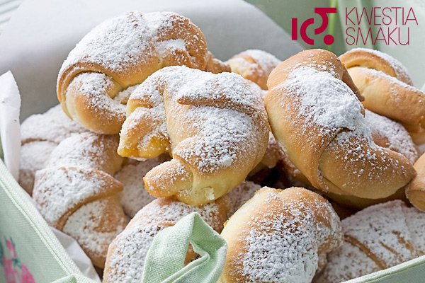 Rogaliki drożdżowe z marmoladą