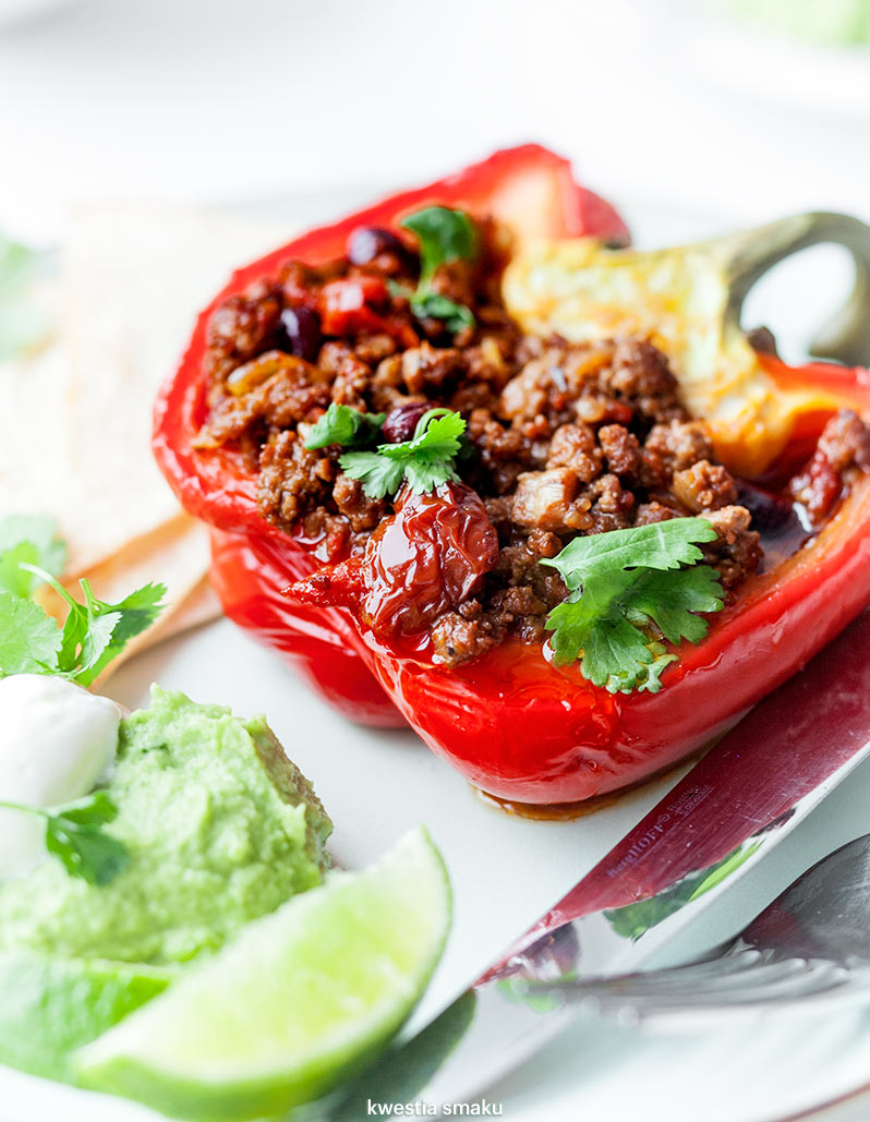 Papryki faszerowane chili con carne