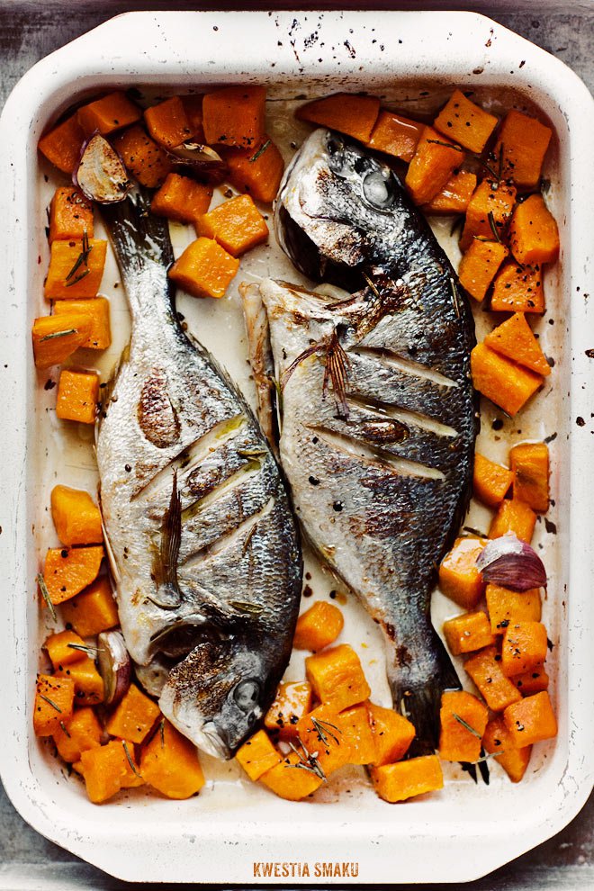 Dorada pieczona z batatami