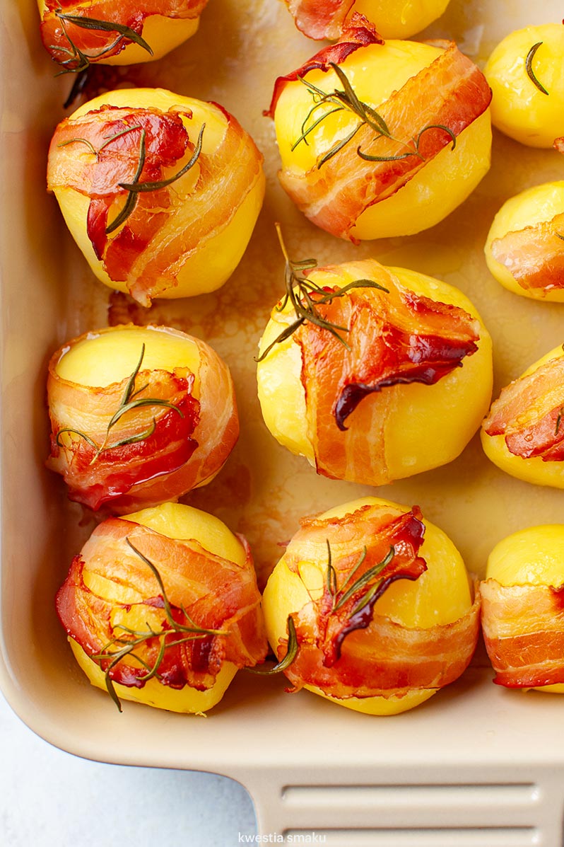 Pieczone ziemniaki w boczku