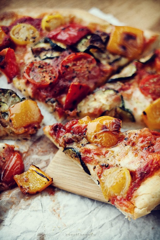 Pizza wegetariańska z grillowanymi warzywami