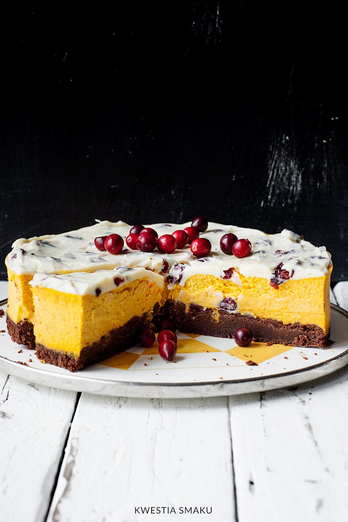 Sernik dyniowy na spodzie brownie