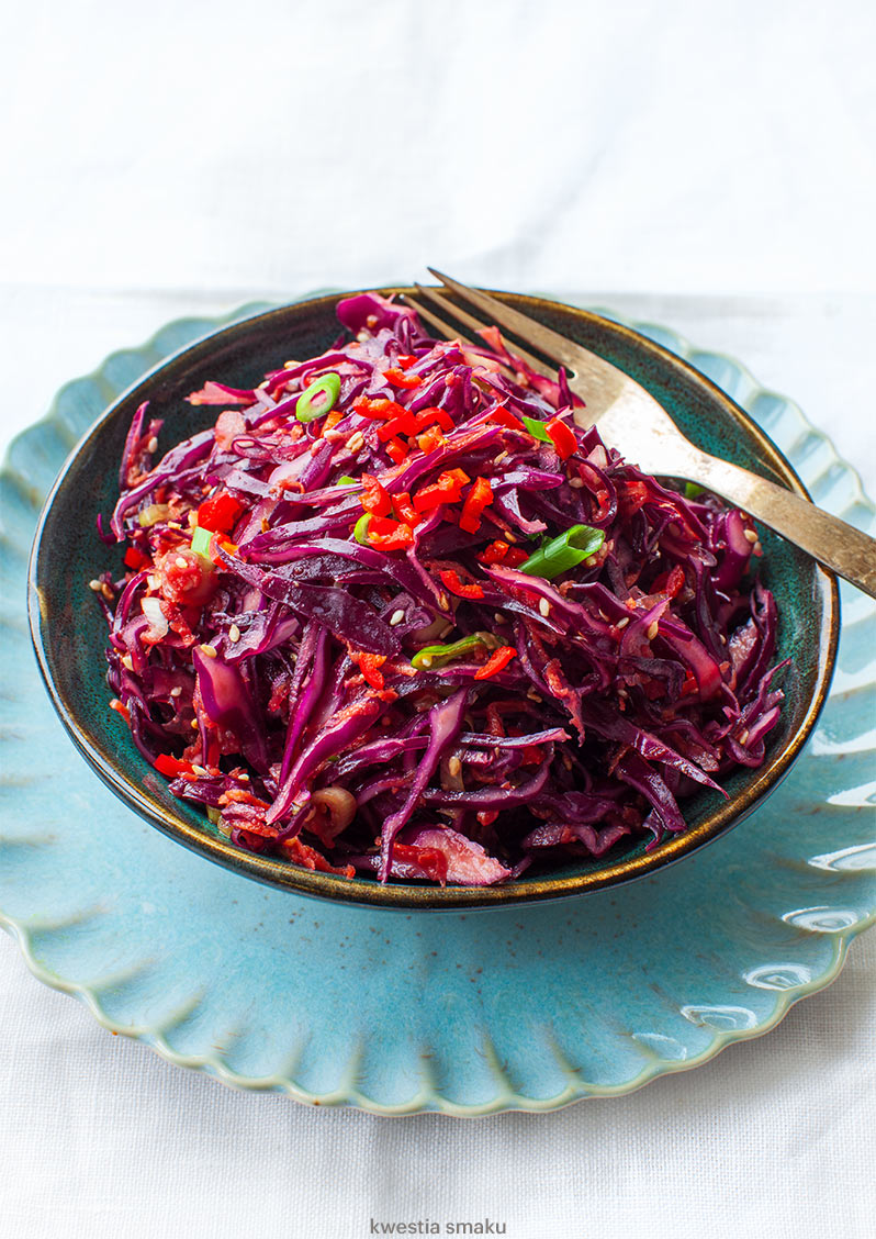 Surówka z czerwonej kapusty po tajsku