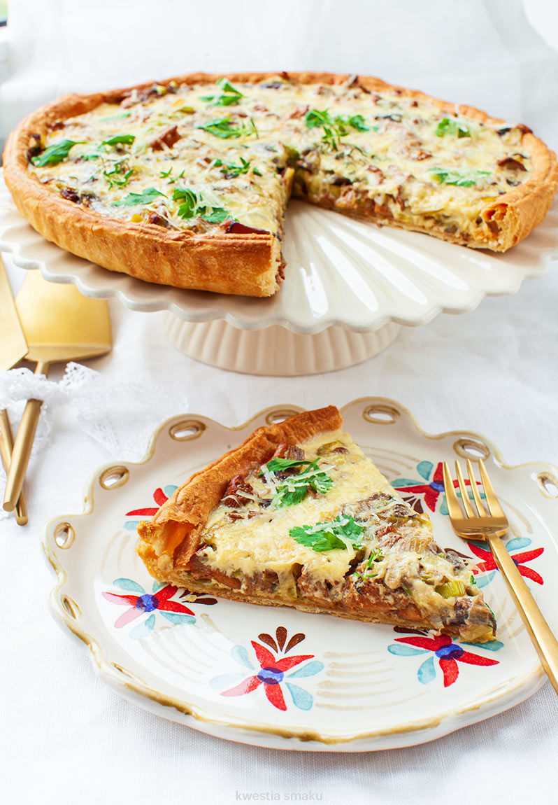 Tarta z grzybami leśnymi, pieczarkami i porem
