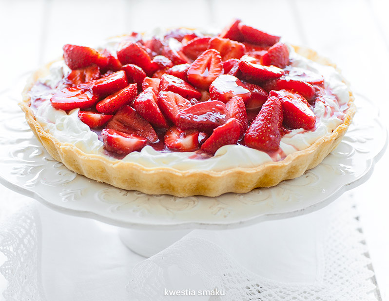 Tarta z truskawkami i kremem mascarpone