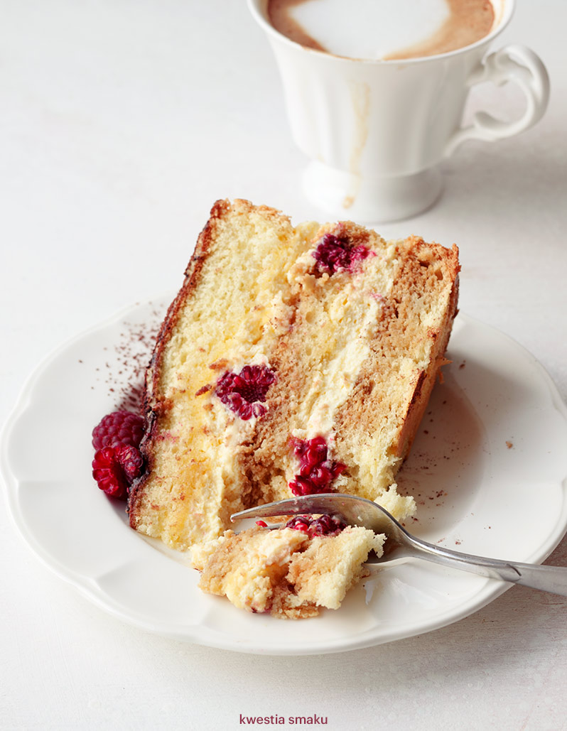 Tort Tiramisu z malinami