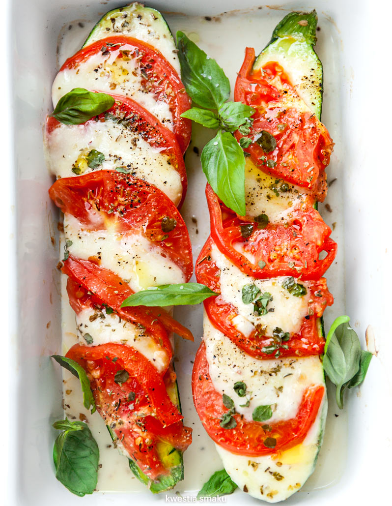 Cukinia zapiekana z mozzarellą, pomidorami i bazylią Kwestia Smaku