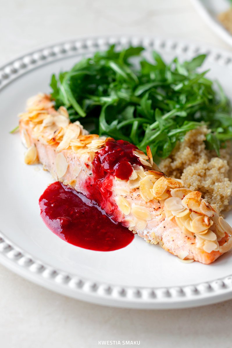 Łosoś pieczony w migdałach Kwestia Smaku