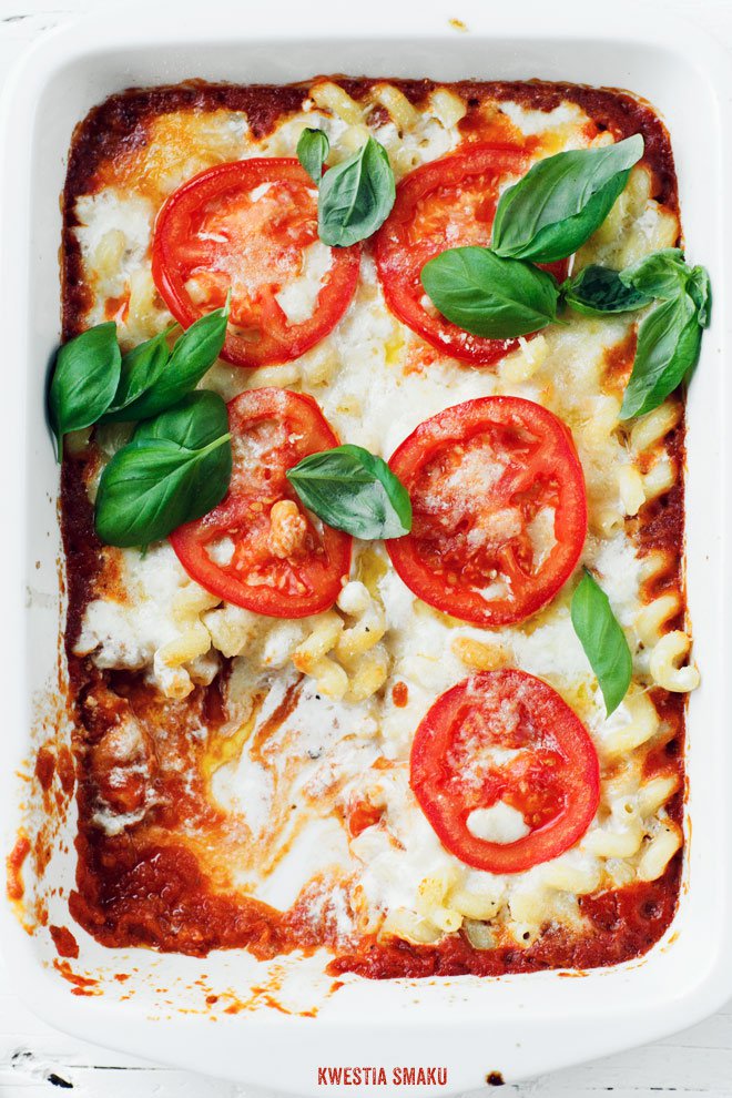 Makaron zapiekany z sosem serowym z pomidorami i mozzarellą Kwestia Smaku