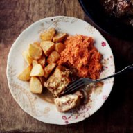 Paella z kurczakiem i groszkiem