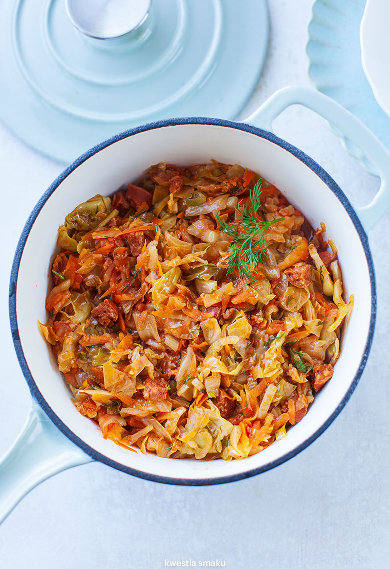 Bigos z młodej kapusty z chorizo
