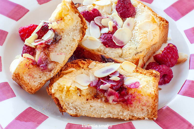 Bostock - pieczony tost brioszkowy z kremem