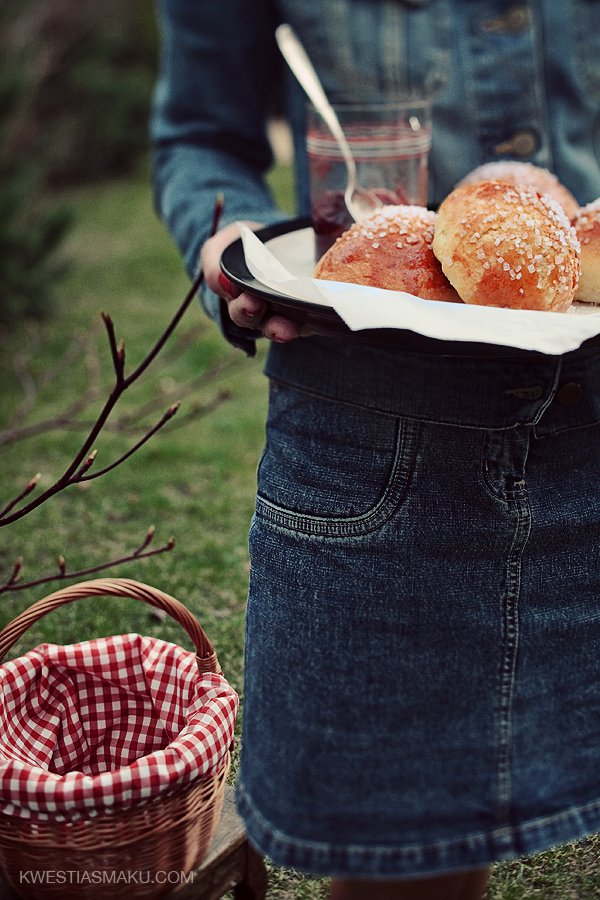 Bułeczka brioche z cukrem