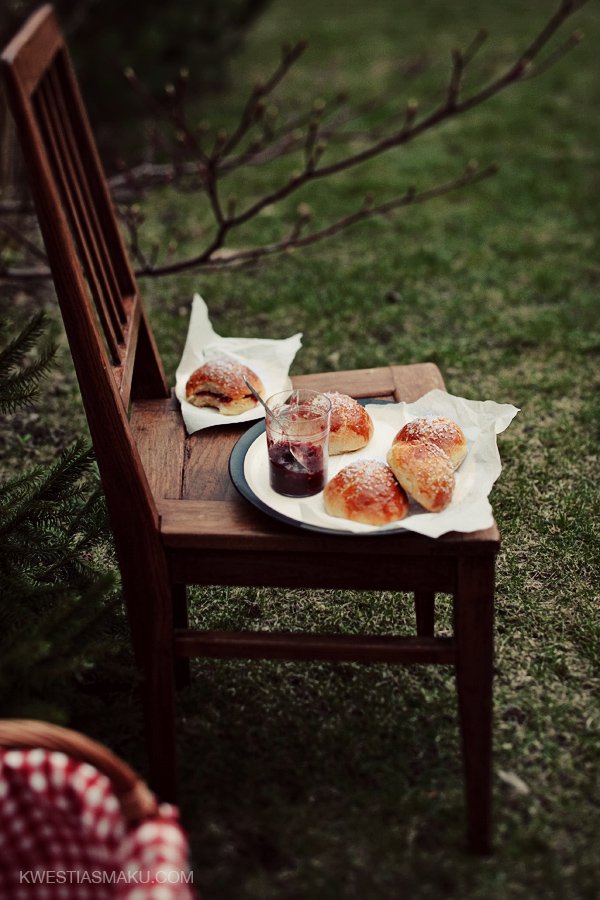 Bułeczka brioche z cukrem