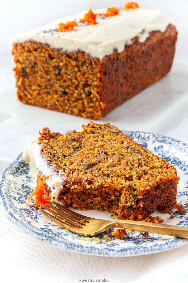 Ciasto marchewkowe z makiem