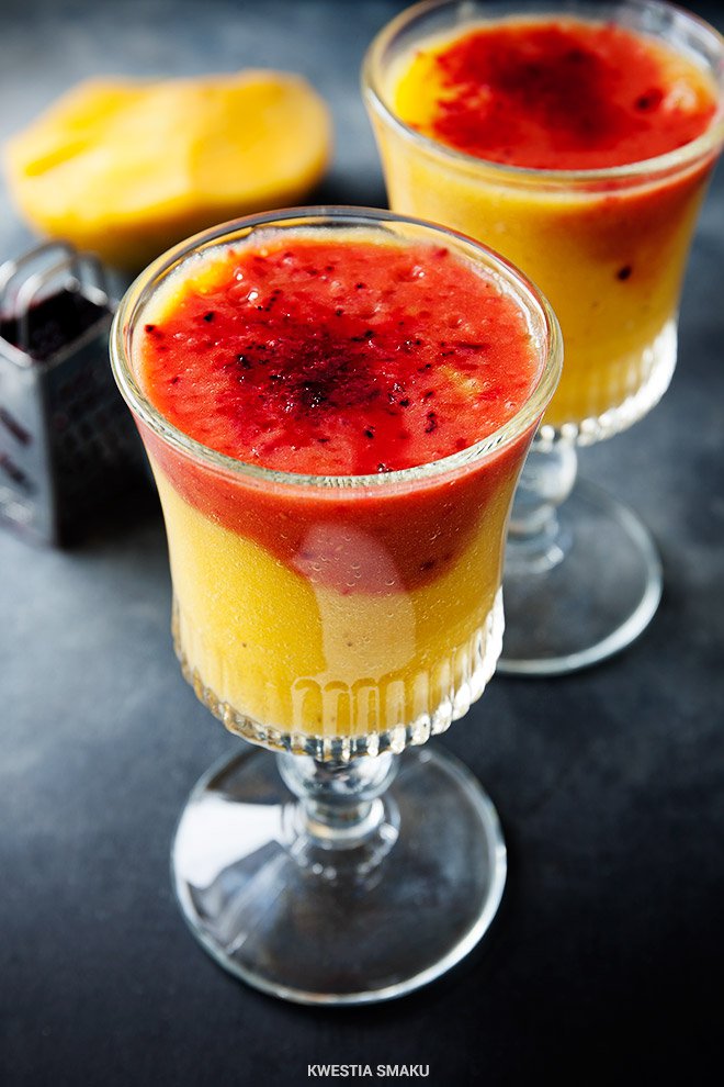 Dwukolorowe smoothie z mango