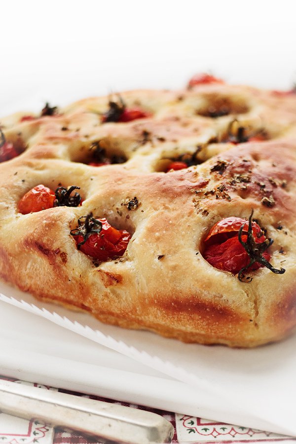 Focaccia z pomidorkami