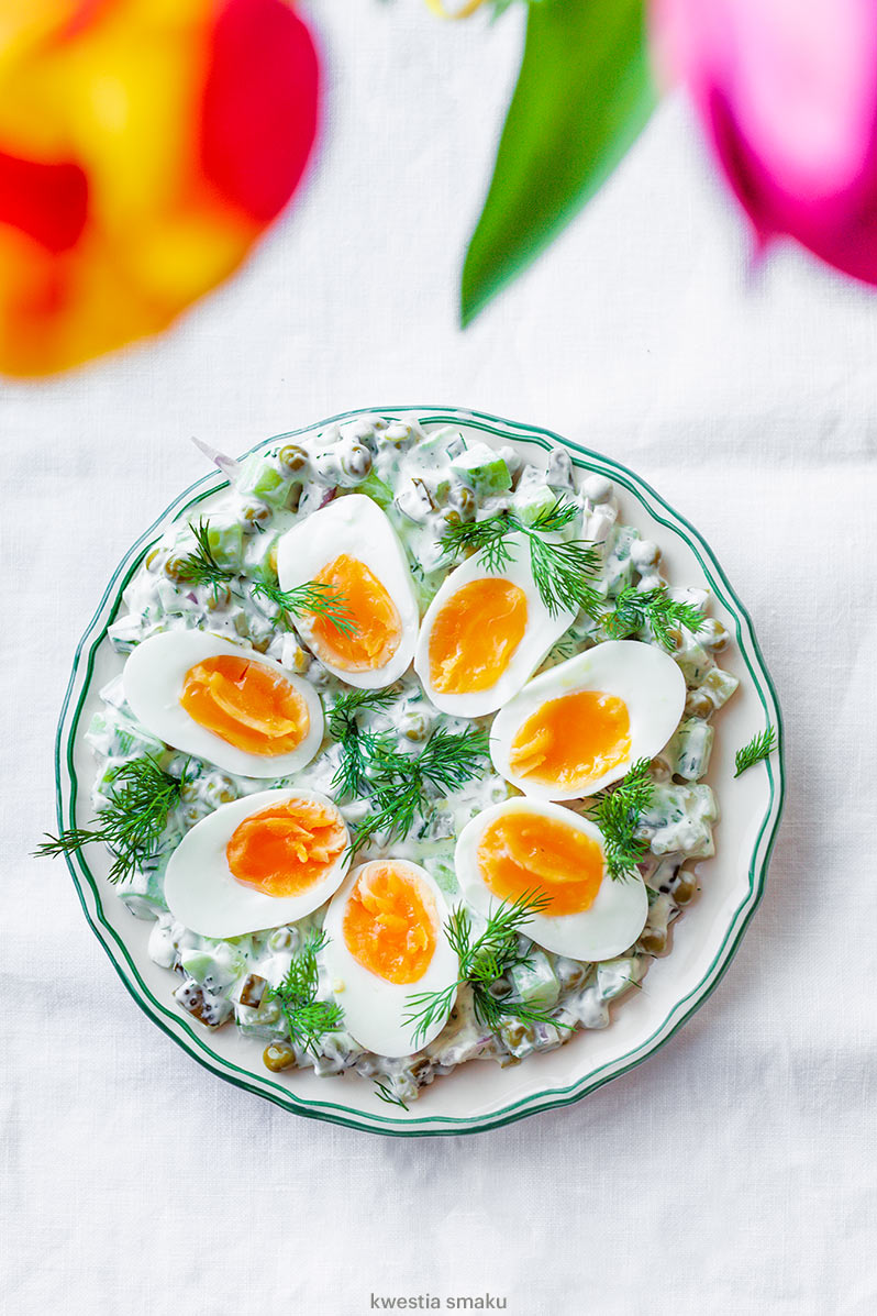 Jajka na wiosennej łące