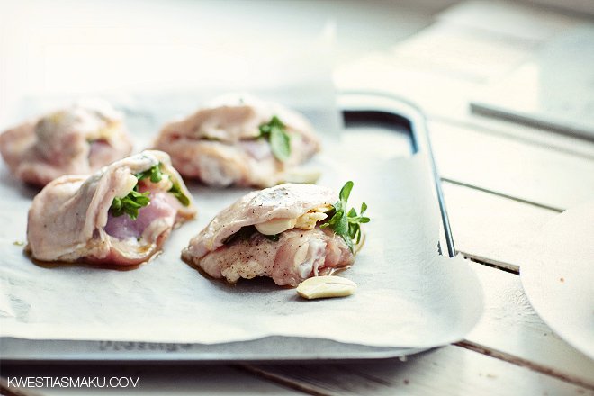  Pieczone udka kurczaka z majerankiem