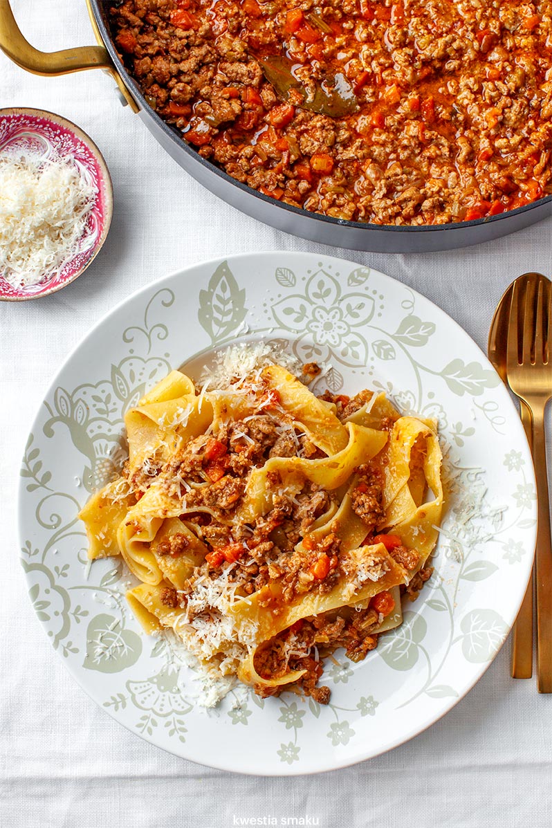 Makaron z sosem ragù