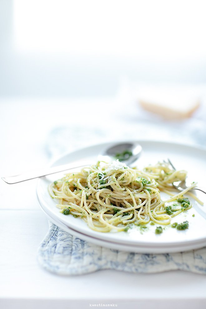 Spaghetti z pesto pietruszkowym