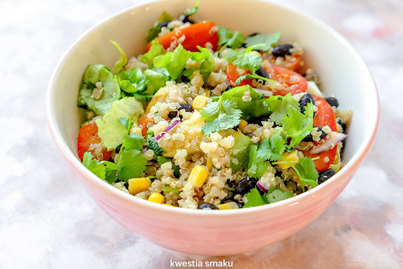 Meksykańska sałatka z quinoa (po wymieszaniu)