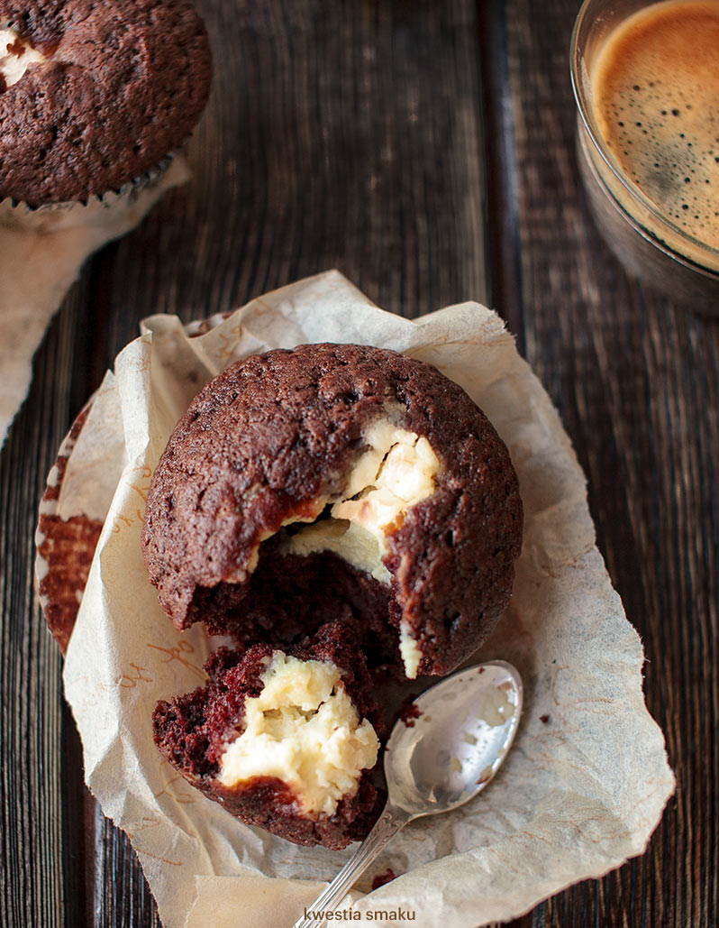 Muffinki czekoladowe z nadzieniem serowym