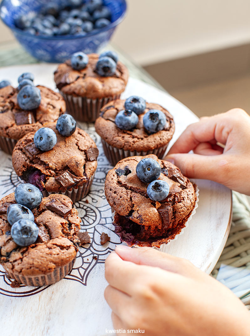 Muffiny czekoladowe z borówkami