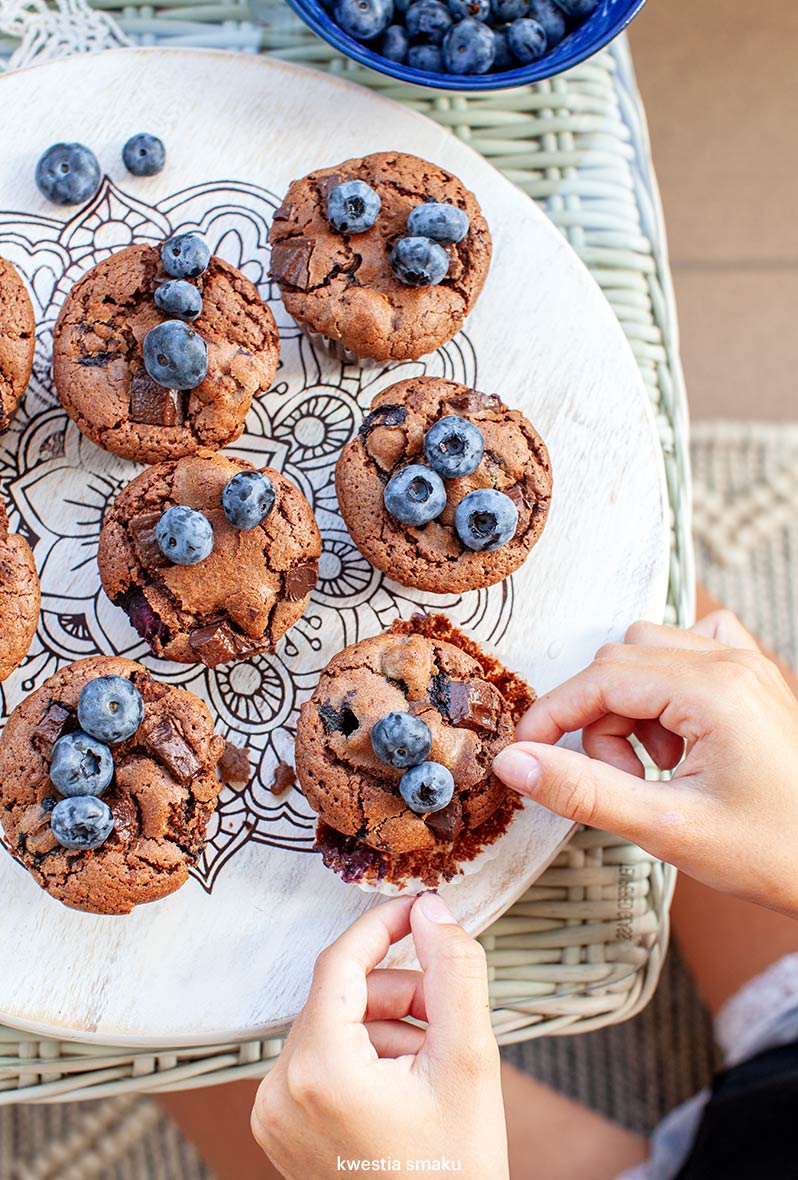 Muffiny czekoladowe z borówkami