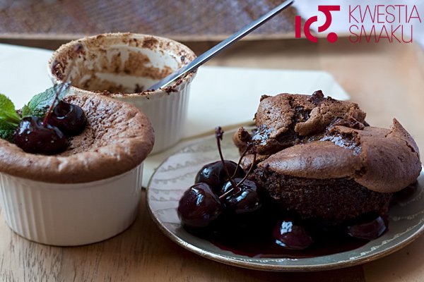 Pudding czekoladowy z czereśniami