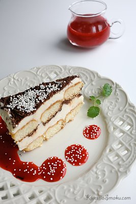 Torcik semifreddo z mascarpone i musem truskawkowym. Torcik z biszkoptów nasączonych likierem czekoladowym, amaretto, tiramisu, semifredo, przepis ze zdjęciami.