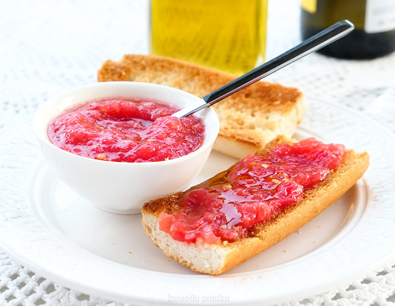 Pan con tomate