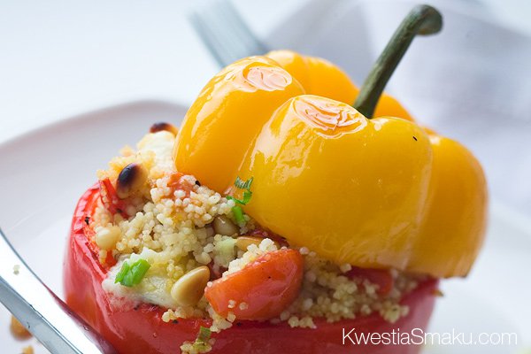 Pieczona papryka nadziewana kuskusem