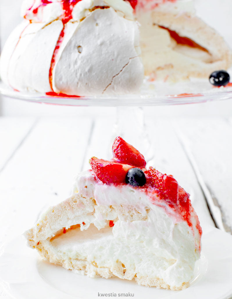 Pavlova z truskawkami