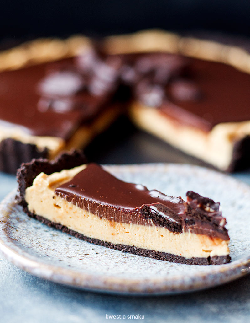 Tarta Oreo z masłem orzechowym i polewą czekoladową