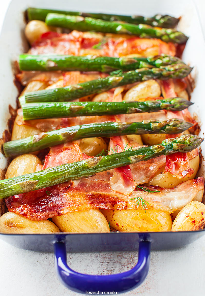 Pieczone ziemniaczki ze szparagami i boczkiem