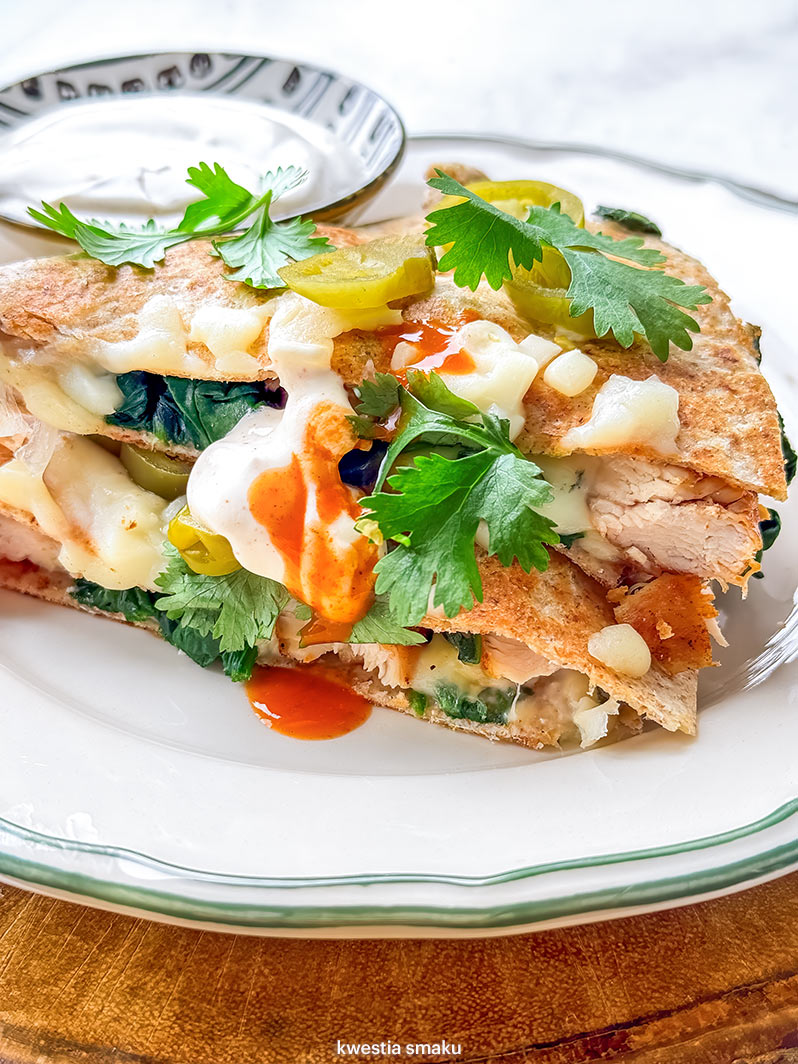 Quesadilla z kurczakiem, szpinakiem i serem