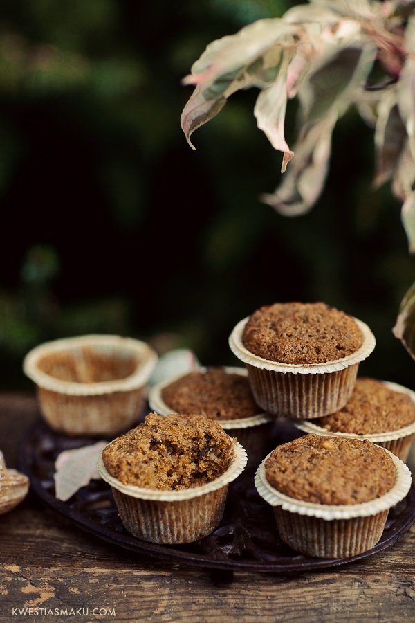 Razowe muffiny z dynią, orzechami i rodzynkami