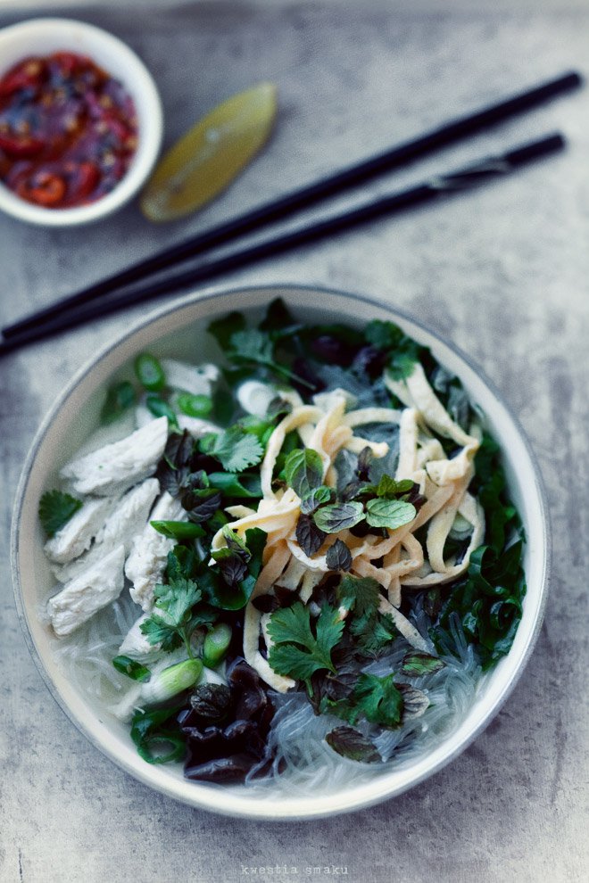 Zupa wietnamska z kurczakiem - Bún thang hà nội