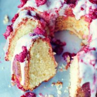 Babka cytrynowa z malinowym lukrem