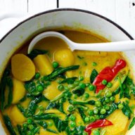 Curry z ziemniakami i groszkiem