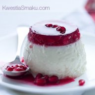 Deser panna cotta z granatem i galaretką z owocu granatu