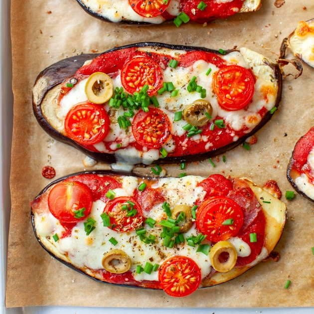 Bakłażan pieczony z sosem pomidorowym i mozzarellą